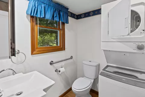 Bath - 407 S Davis Ave, Centralia, IL 62801 photo 1 of 3