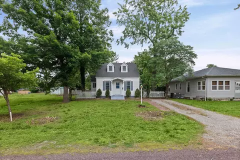 Exterior - 407 S Davis Ave, Centralia, IL 62801 photo 1 of 5