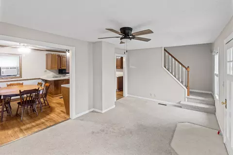 Living - 407 S Davis Ave, Centralia, IL 62801 photo 2 of 6
