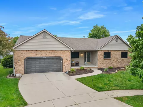 1202 Kenneth Dr, Bloomington, IL 61704