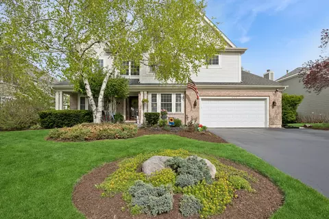 425 Inverness Dr, Gurnee, IL 60031