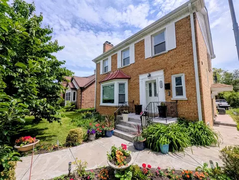 6833 N Lowell Ave, Lincolnwood, IL 60712