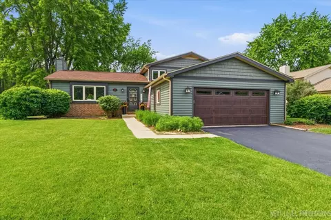 738 Bernadette Ln, Batavia, IL 60510