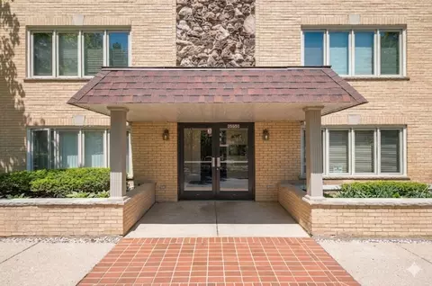 6050 W Eastwood Ave #309, Chicago, IL 60630