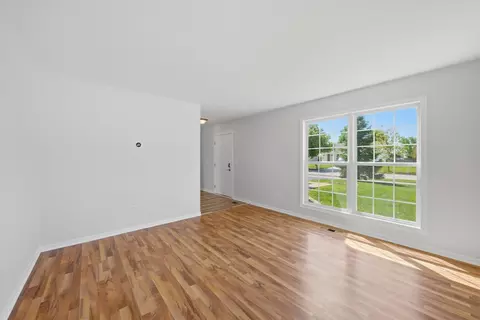 Living - 5615 Stonybrook Dr, Plainfield, IL 60586 photo 3 of 3