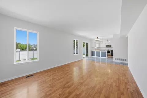 Living - 5615 Stonybrook Dr, Plainfield, IL 60586 photo 1 of 3
