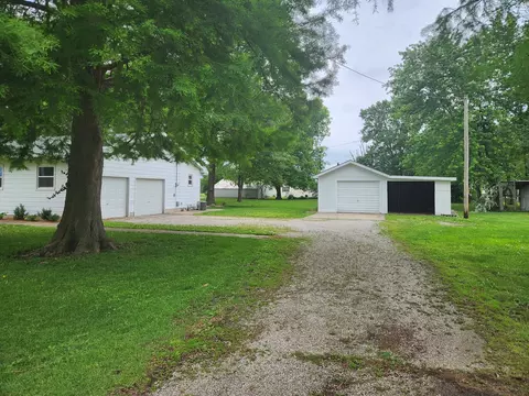 Exterior - 211 E Depew St, Odin, IL 62870 photo 11 of 11