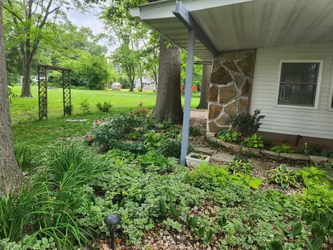 Exterior - 211 E Depew St, Odin, IL 62870 photo 7 of 11