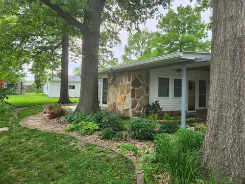Exterior - 211 E Depew St, Odin, IL 62870 photo 5 of 11