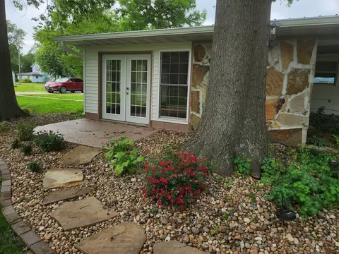 Exterior - 211 E Depew St, Odin, IL 62870 photo 4 of 11