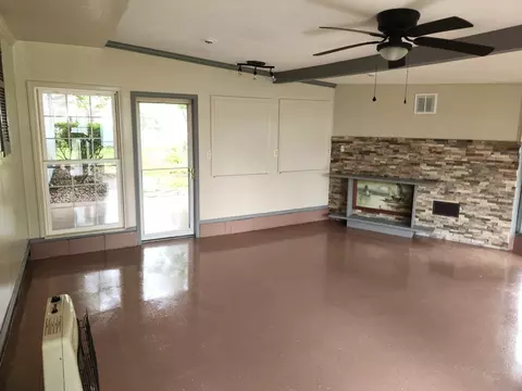 Living - 211 E Depew St, Odin, IL 62870 photo 3 of 4