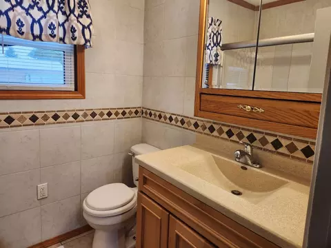 Bath - 211 E Depew St, Odin, IL 62870 photo 3 of 3
