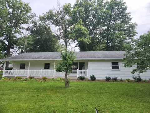 211 E Depew St, Odin, IL 62870