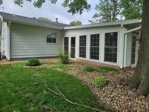 Exterior - 211 E Depew St, Odin, IL 62870 photo 3 of 11