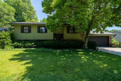 218 Cambridge Dr, Normal, IL 61761