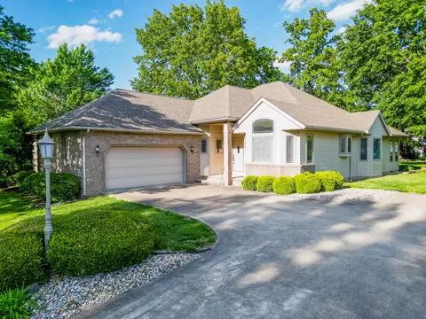 1204 W Dylan Ln, Carterville, IL 62918