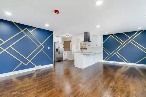 Living - 1314 E 151st St, Dolton, IL 60419 photo 2 of 5