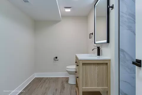 Bath - 1314 E 151st St, Dolton, IL 60419 photo 5 of 5