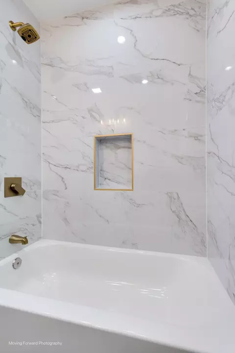 Bath - 1314 E 151st St, Dolton, IL 60419 photo 2 of 5