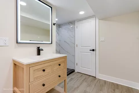 Bath - 1314 E 151st St, Dolton, IL 60419 photo 4 of 5
