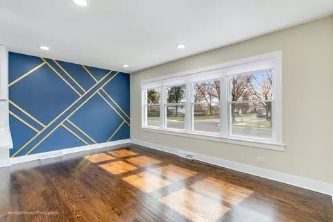 Living - 1314 E 151st St, Dolton, IL 60419 photo 3 of 5
