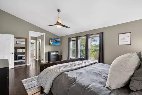 Bedroom - 941 Par Dr, Algonquin, IL 60102 photo 1 of 3