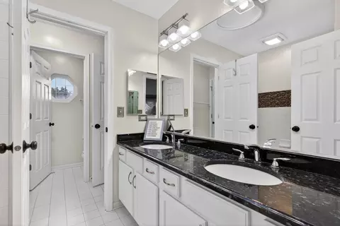 Bath - 941 Par Dr, Algonquin, IL 60102 photo 3 of 6