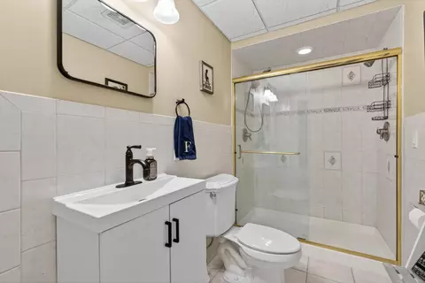 Bath - 941 Par Dr, Algonquin, IL 60102 photo 6 of 6
