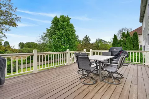 Exterior - 941 Par Dr, Algonquin, IL 60102 photo 2 of 5