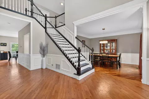 Entry Way - 941 Par Dr, Algonquin, IL 60102 photo 2 of 4