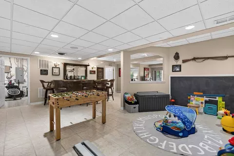 Entry Way - 941 Par Dr, Algonquin, IL 60102 photo 4 of 4