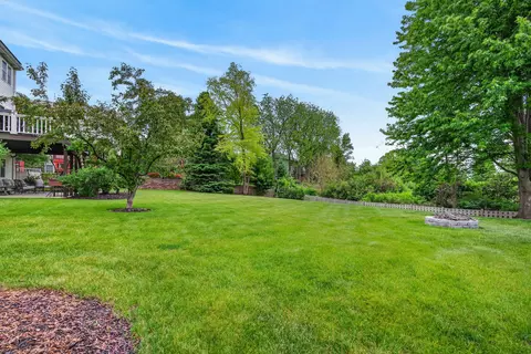 Exterior - 941 Par Dr, Algonquin, IL 60102 photo 4 of 5