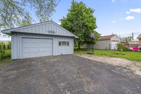 Exterior - 7809 Columbia Dr, Bridgeview, IL 60455 photo 6 of 7