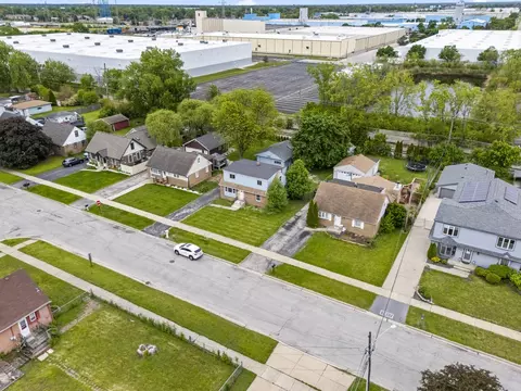 View/Area - 7809 Columbia Dr, Bridgeview, IL 60455 photo 2 of 10