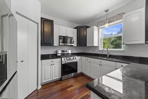 Kitchen - 7515 Burshire Dr, Plainfield, IL 60586 photo 2 of 3