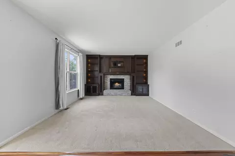 Living - 7515 Burshire Dr, Plainfield, IL 60586 photo 4 of 5