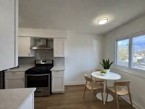 Kitchen - 633 Dulles Rd #B, Des Plaines, IL 60016 photo 4 of 4