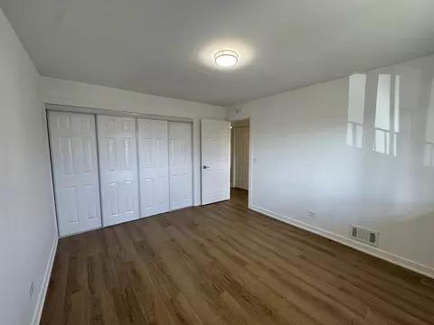 Bedroom - 633 Dulles Rd #B, Des Plaines, IL 60016 photo 6 of 6