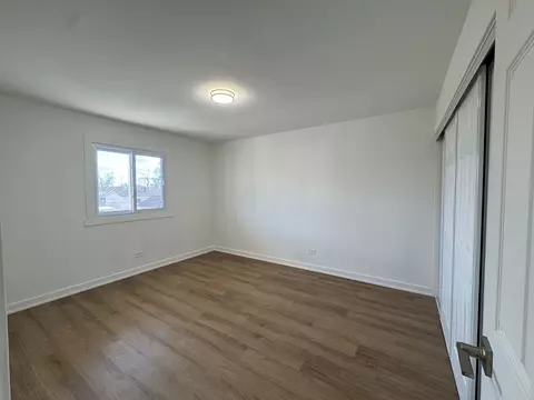 Bedroom - 633 Dulles Rd #B, Des Plaines, IL 60016 photo 4 of 6