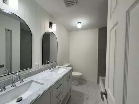 Bath - 633 Dulles Rd #B, Des Plaines, IL 60016 photo 1 of 1