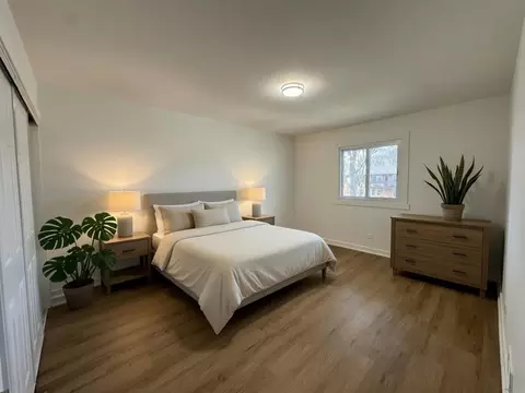 Bedroom - 633 Dulles Rd #B, Des Plaines, IL 60016 photo 2 of 6