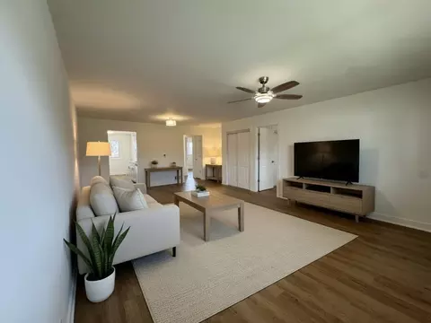Living - 633 Dulles Rd #B, Des Plaines, IL 60016 photo 3 of 3