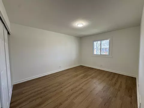 Bedroom - 633 Dulles Rd #B, Des Plaines, IL 60016 photo 1 of 6