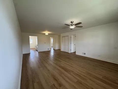 Living - 633 Dulles Rd #B, Des Plaines, IL 60016 photo 2 of 3