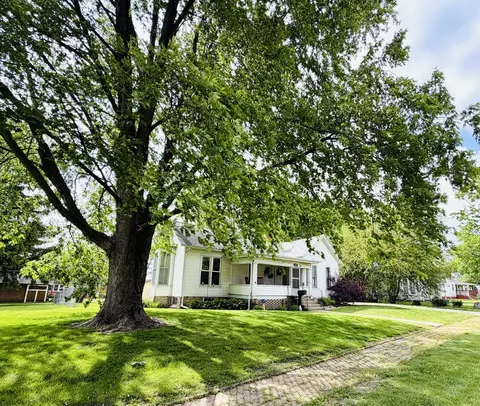 607 N Plum St, Farmer City, IL 61842