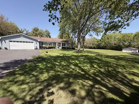 2006 Old Peterson Rd, Libertyville, IL 60048