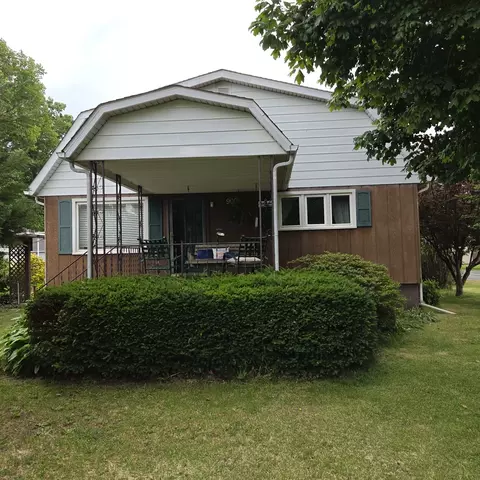 900 N Park St, Sesser, IL 62884