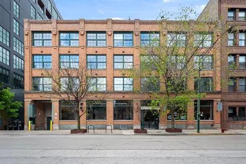 110 N Peoria St #208, Chicago, IL 60607