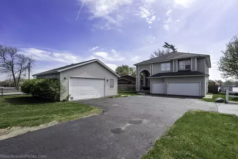 1907 E Grand Ave, Lindenhurst, IL 60046