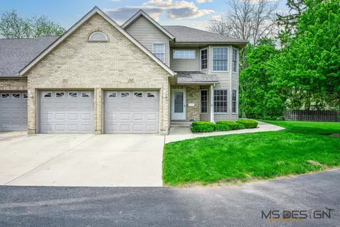 183 Mclaren Dr N #183, Sycamore, IL 60178